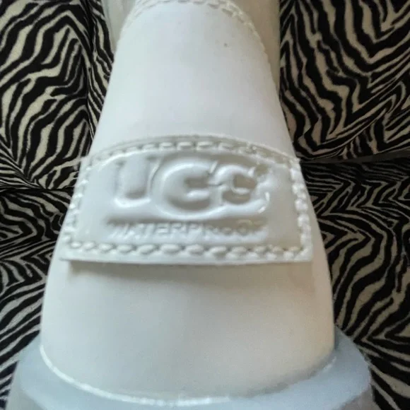 NWTinB UGG ISLEY WATERPROOF BOOTS WHITE SZ 9.5 RARE - Picture 11 of 12